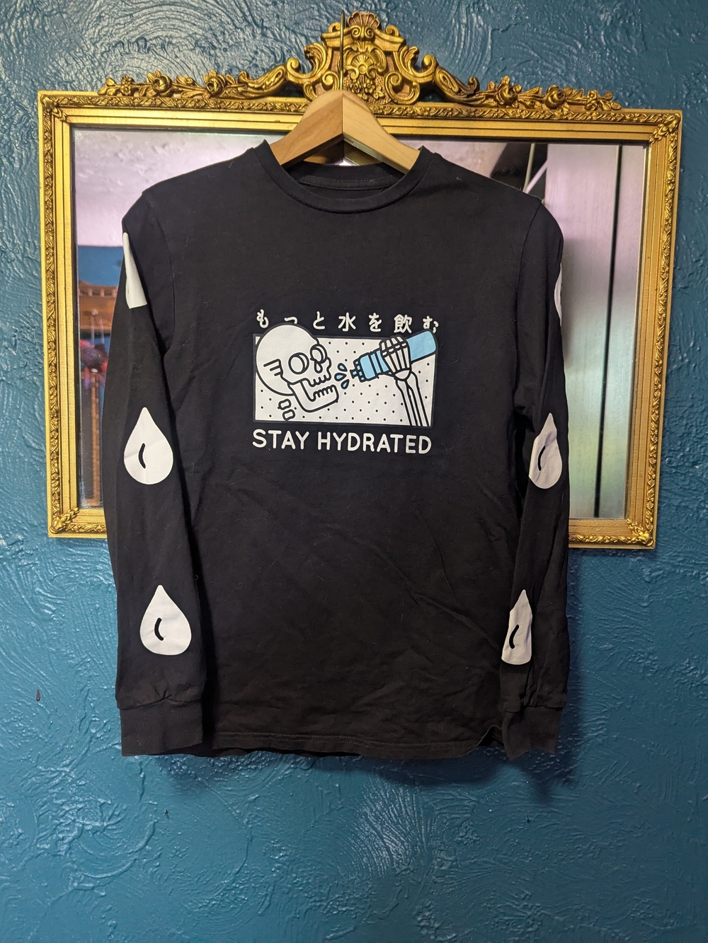 Cool Shirtz Australia Stay Hydrated Black Graphic Long-Sleeve Shirt